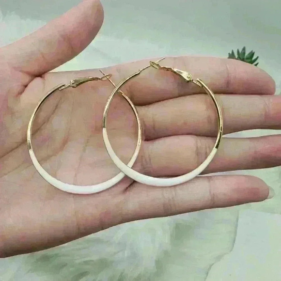 Chicque Boho 14K Gold-Plated Enamel Hoop Earrings White dipped - Picture 3 of 4
